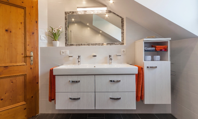 2a: Helles Duschbad mit Glasdesign 8qm